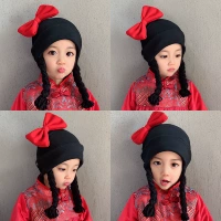 Красная шапка с бантиком