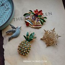 Bema produced Christmas gift full of pineapple bird winter snowflake coat sweater with brooch small