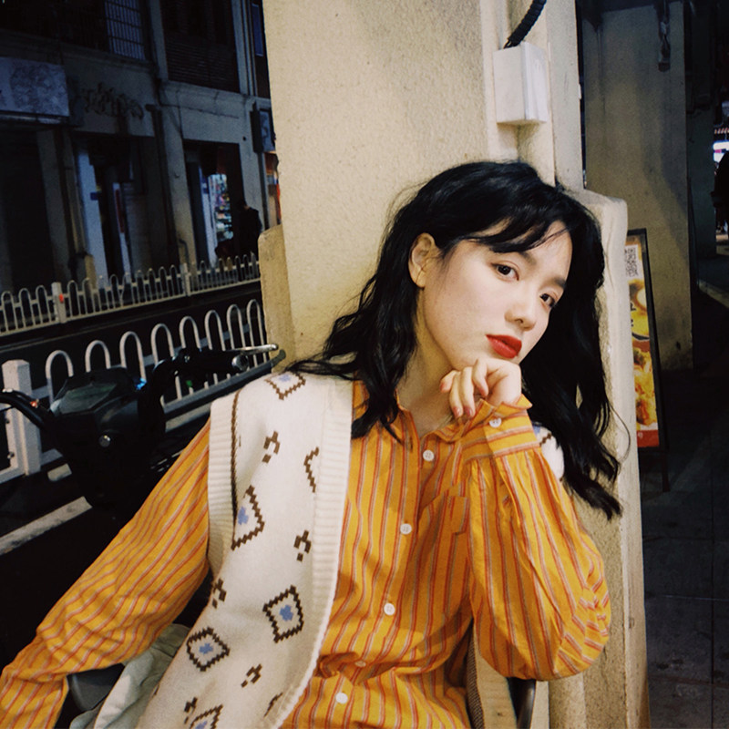 Huang orange vertical striped shirt female Han edition of the Hao Hang Hang Tang Retro Hang Student College wind shirt A375