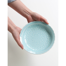 Spot Japanese original imported Japanese celadon embossed chrysanthemum wave pattern folded along the plate and shallow bowl