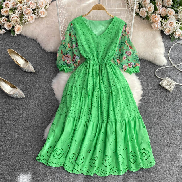 Gentle style V-neck puff short-sleeved waist and thin A-line hollow embroidery A-line dress high-end large-swing long skirt