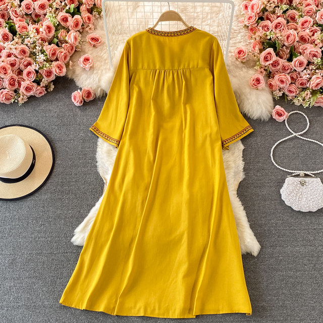 Autumn seaside travel vacation beach dress with slim waist and long skirt with ethnic style embroidery V-neck dress with long sleeves