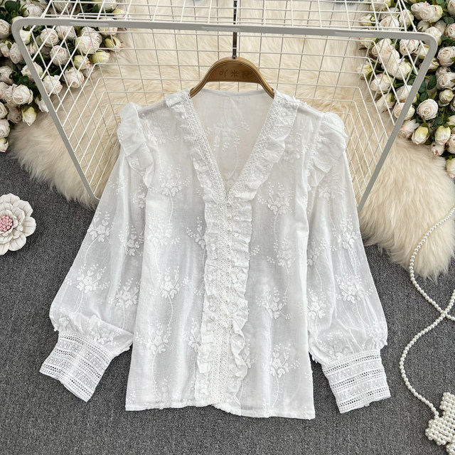 2023 Autumn Super Fairy Embroidered V-neck Loose Bubble Long-sleeved Shirt Women's Western Style Lace Stitching Top