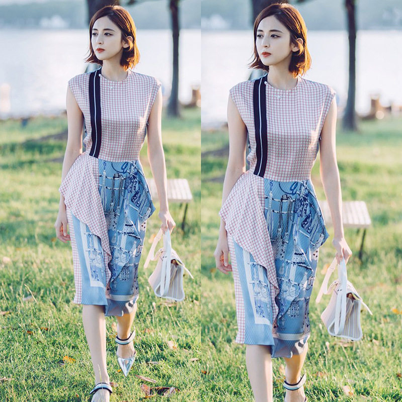 19 summer new return to the world to you Gulinaza star with plaid stitching sleeveless waist thin dress