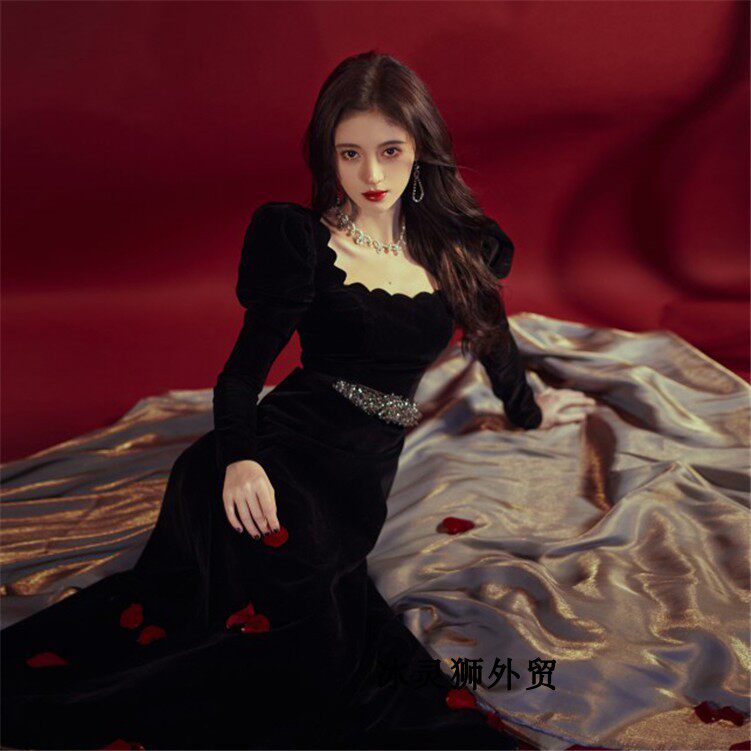 Star Ju Jingyi with the same 20 autumn new velvet dress long dress socialite temperament bubble sleeves slim slim dress
