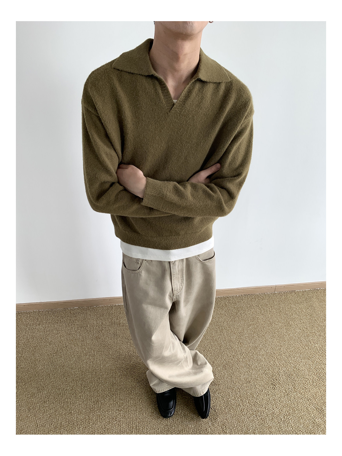 MION V-Neck Cropped Knit Sweater
