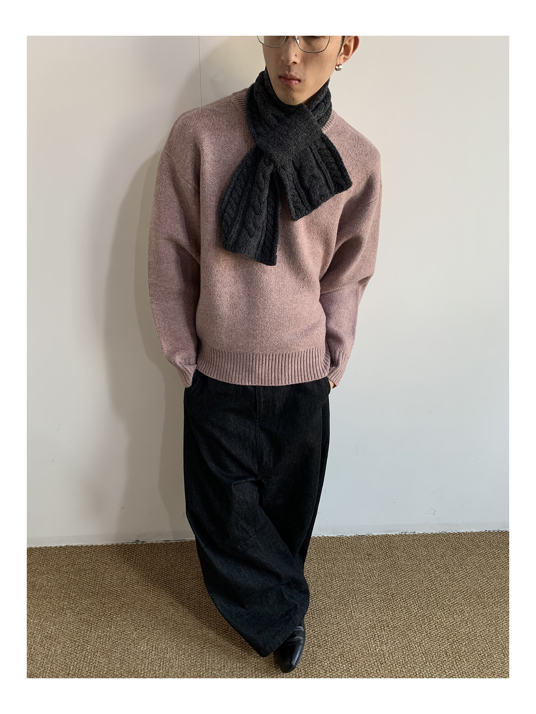 MION Thick Crew Neck Cropped Sweater