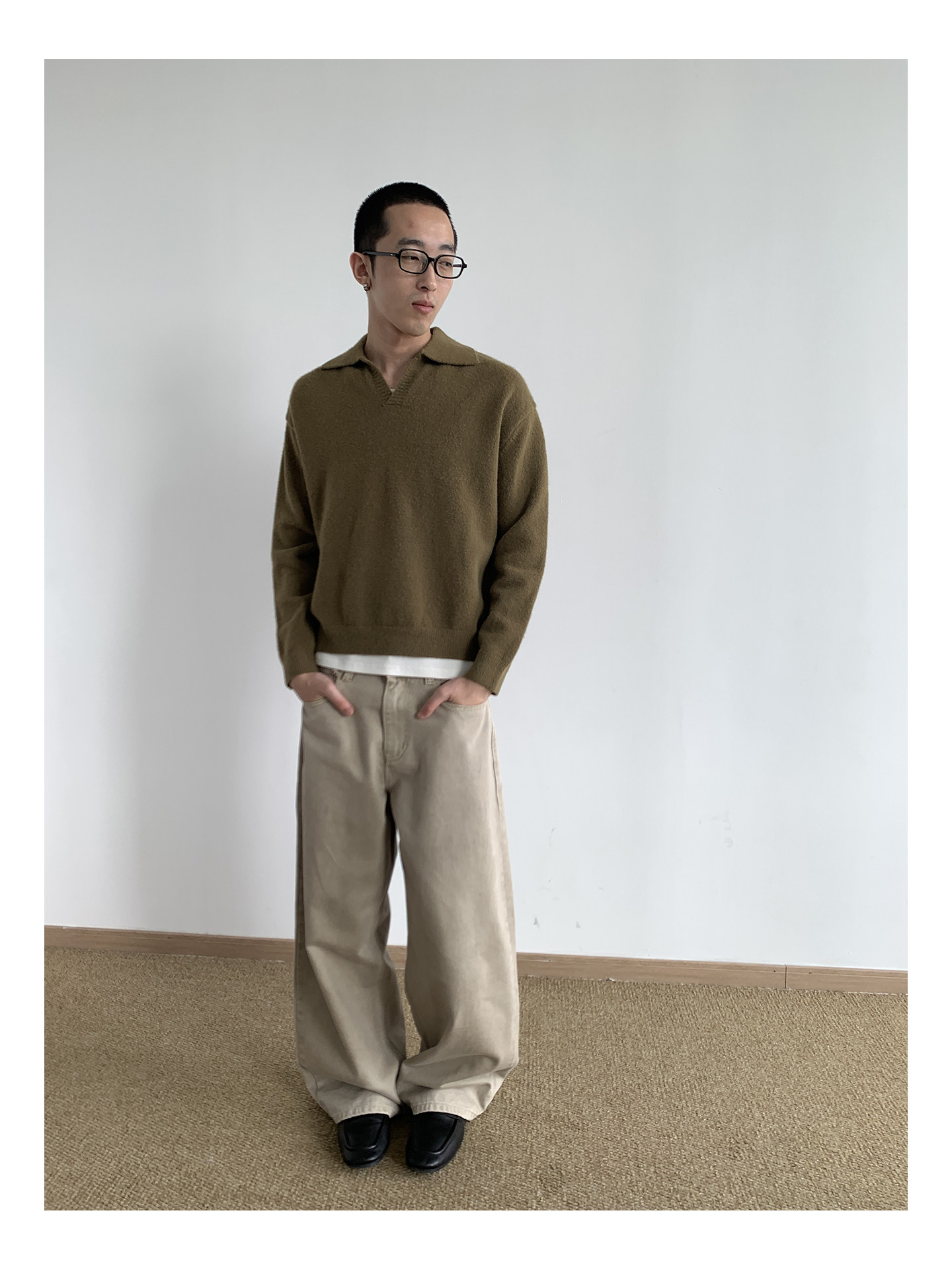 MION V-Neck Cropped Knit Sweater
