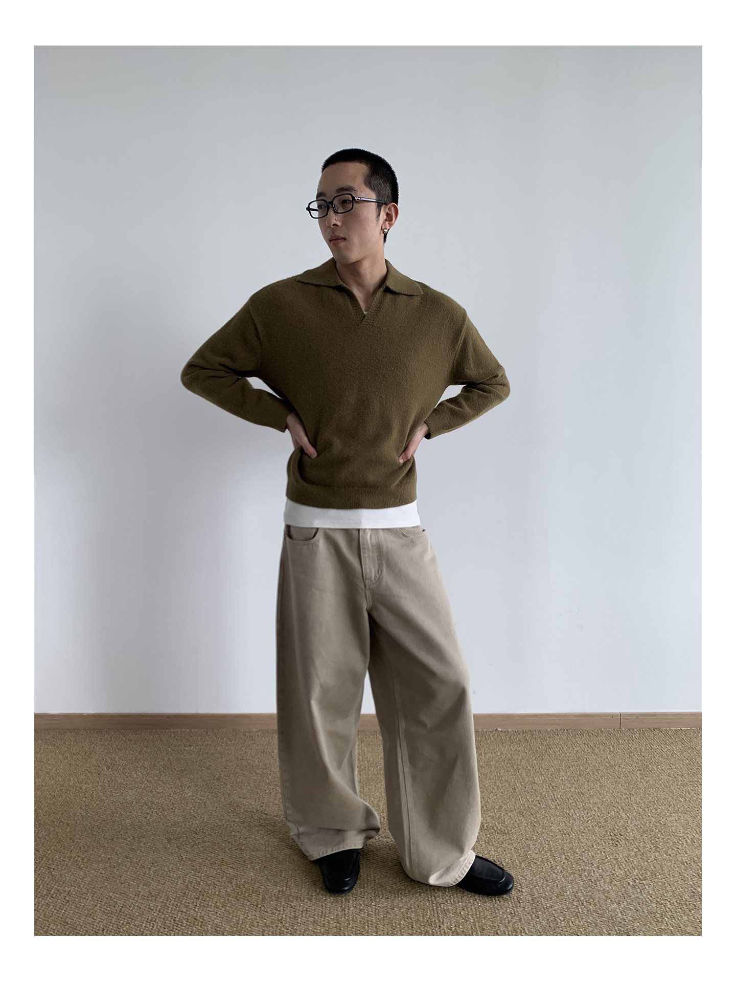MION V-Neck Cropped Knit Sweater
