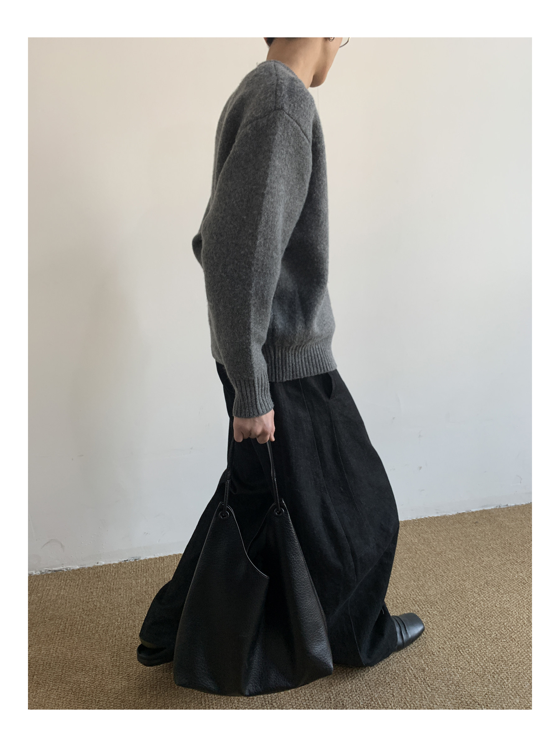 MION Thick Crew Neck Cropped Sweater