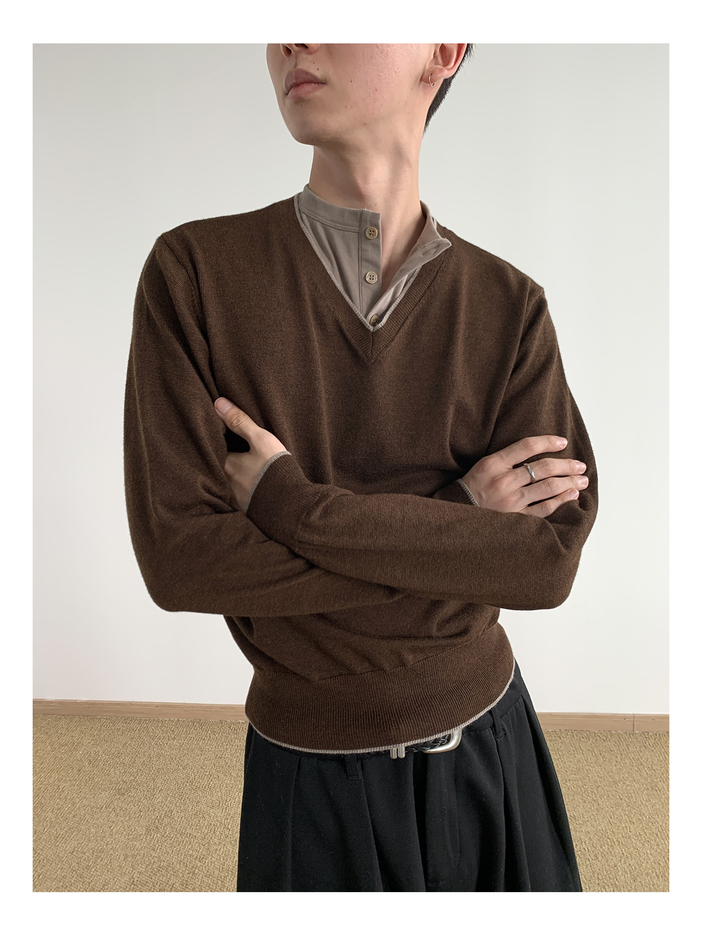MION Faux-Layer V-Neck Cropped Sweater