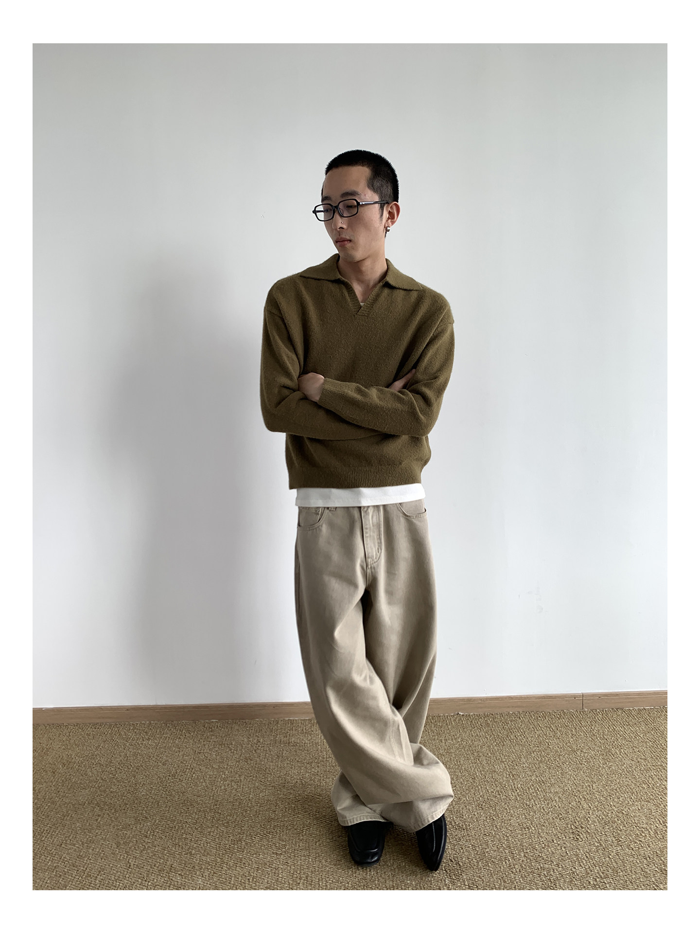 MION V-Neck Cropped Knit Sweater