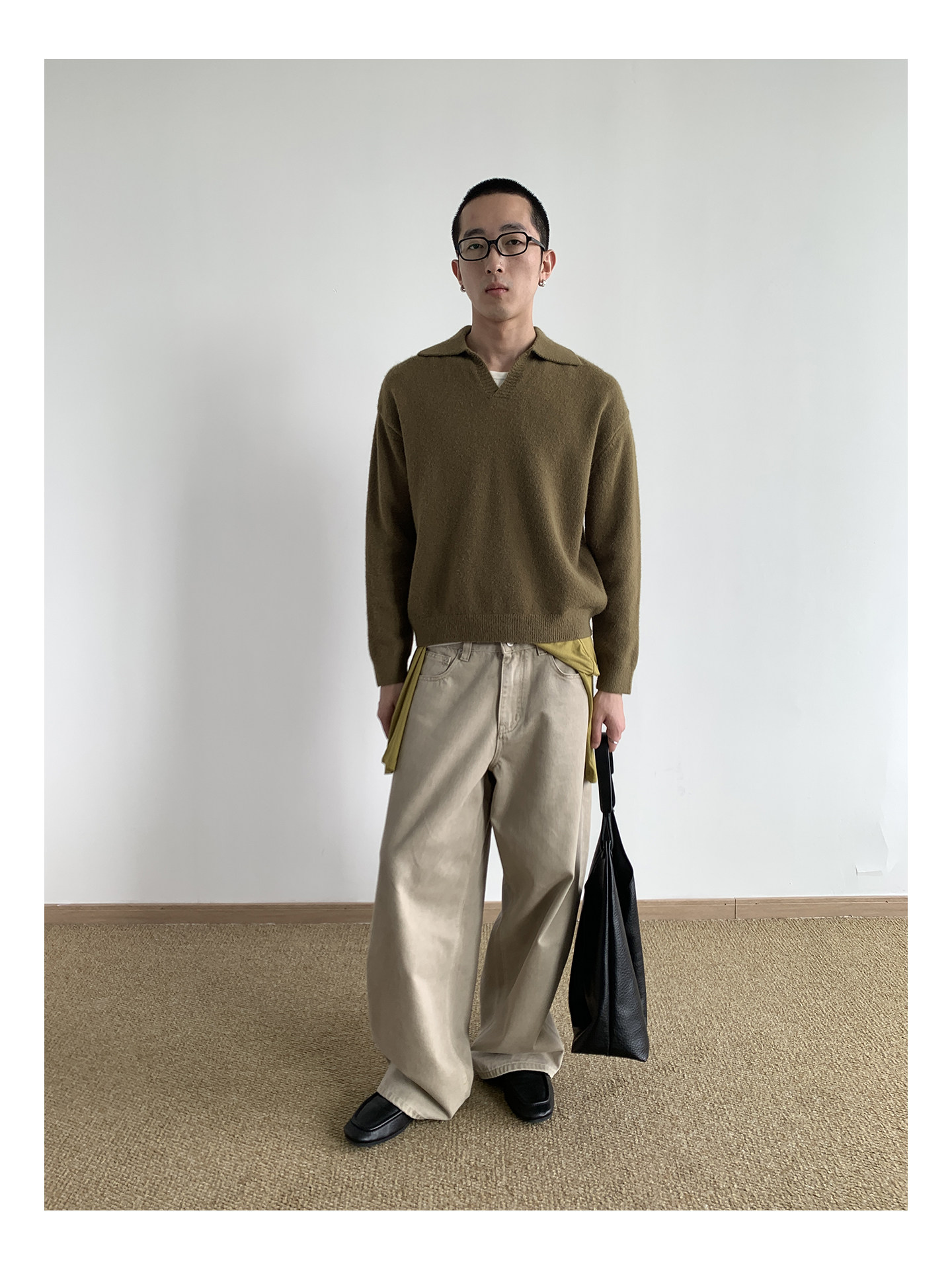MION V-Neck Cropped Knit Sweater