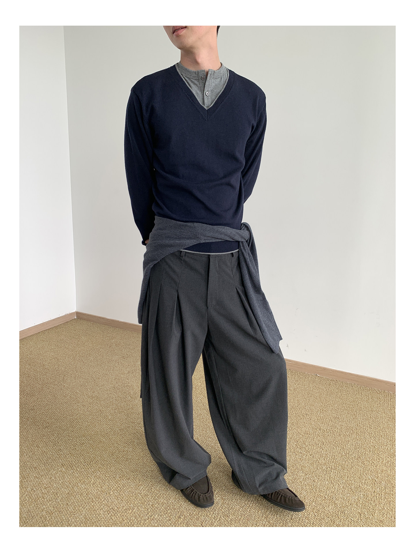 MION Faux-Layer V-Neck Cropped Sweater