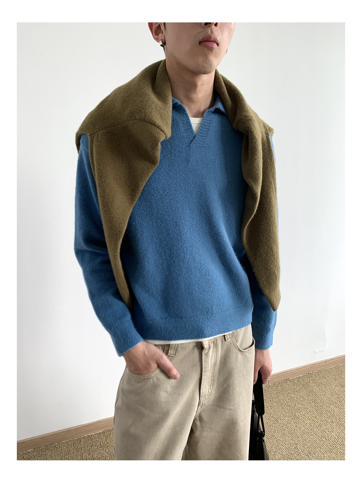 MION V-Neck Cropped Knit Sweater
