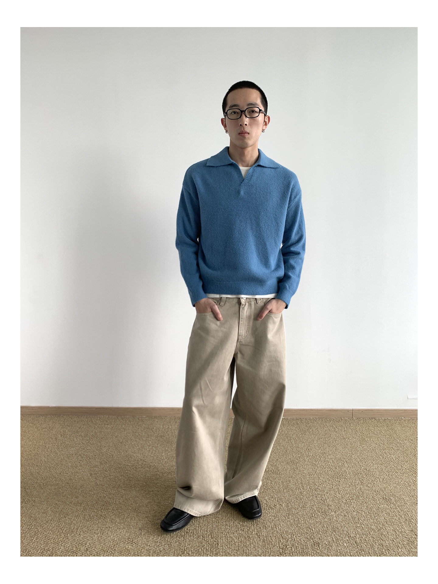 MION V-Neck Cropped Knit Sweater