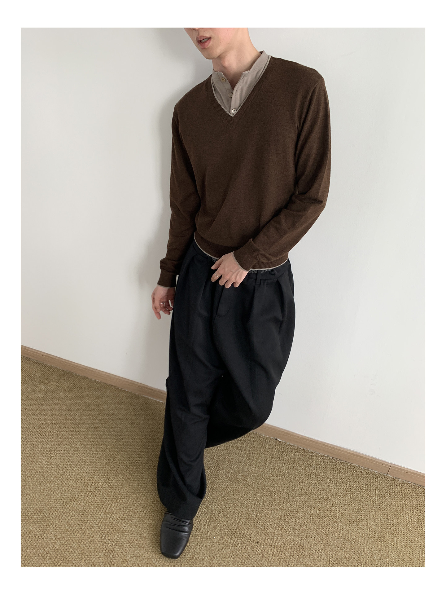 MION Faux-Layer V-Neck Cropped Sweater