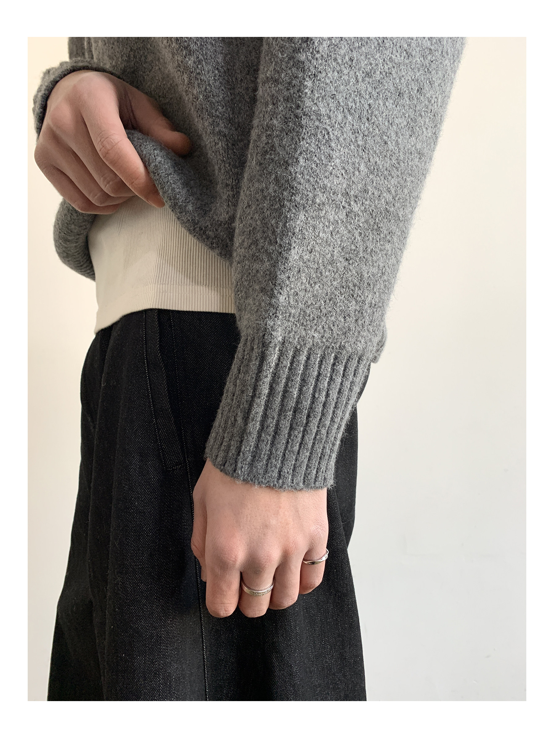 MION Thick Crew Neck Cropped Sweater