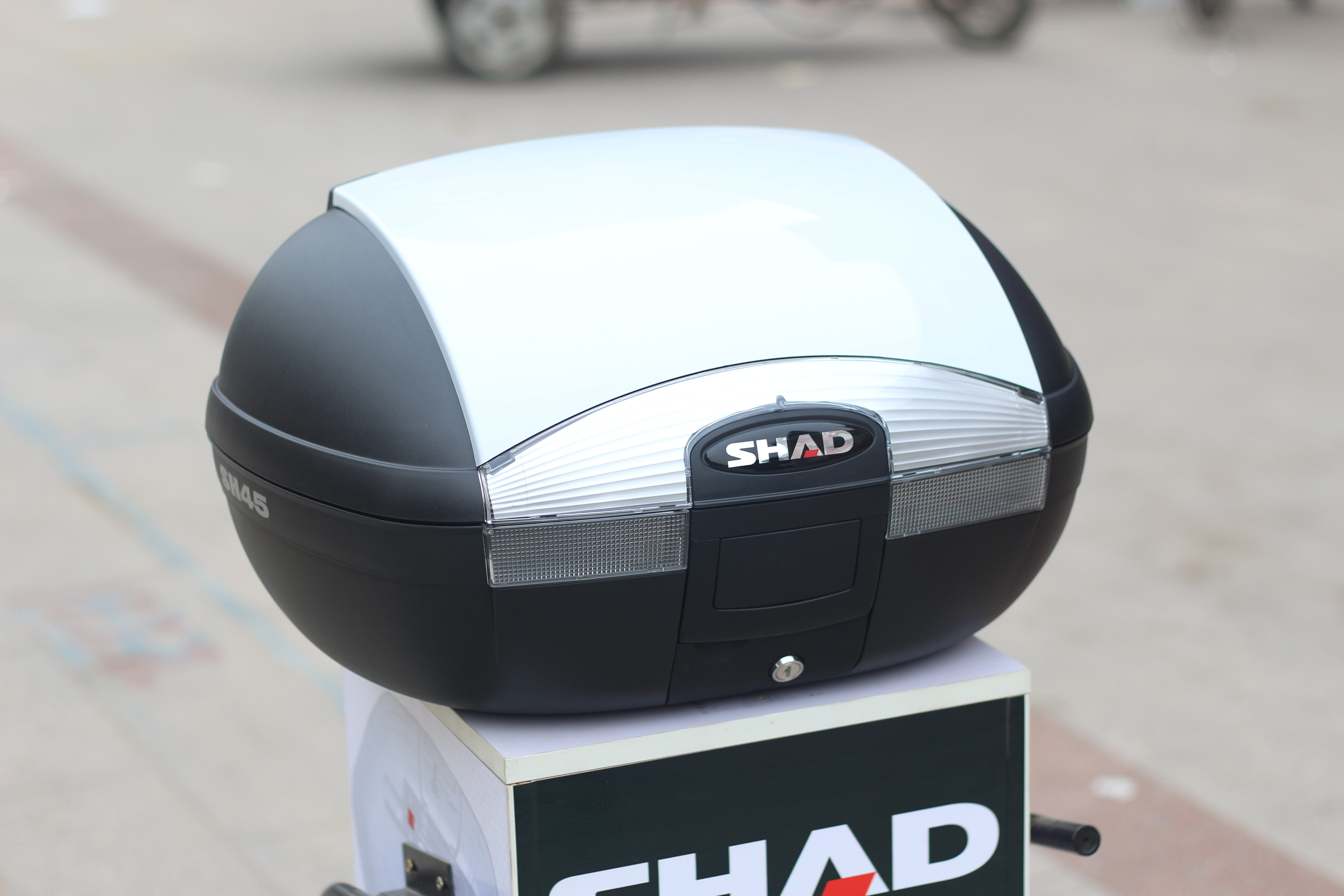 Đuôi xe máy SHAD SH45 nhả nhanh cốp xe đường dài đặc biệt Xia De 45L mới thùng đựng đồ xe máy