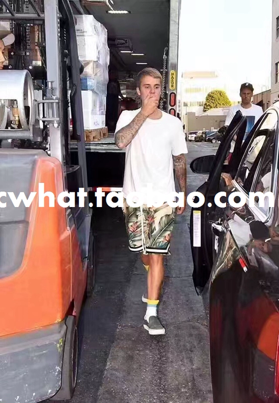 Retro highin justinbieber với thủy triều nam sương mù hoa lá thể thao quần short bóng rổ giản dị quần jean nam ống rộng