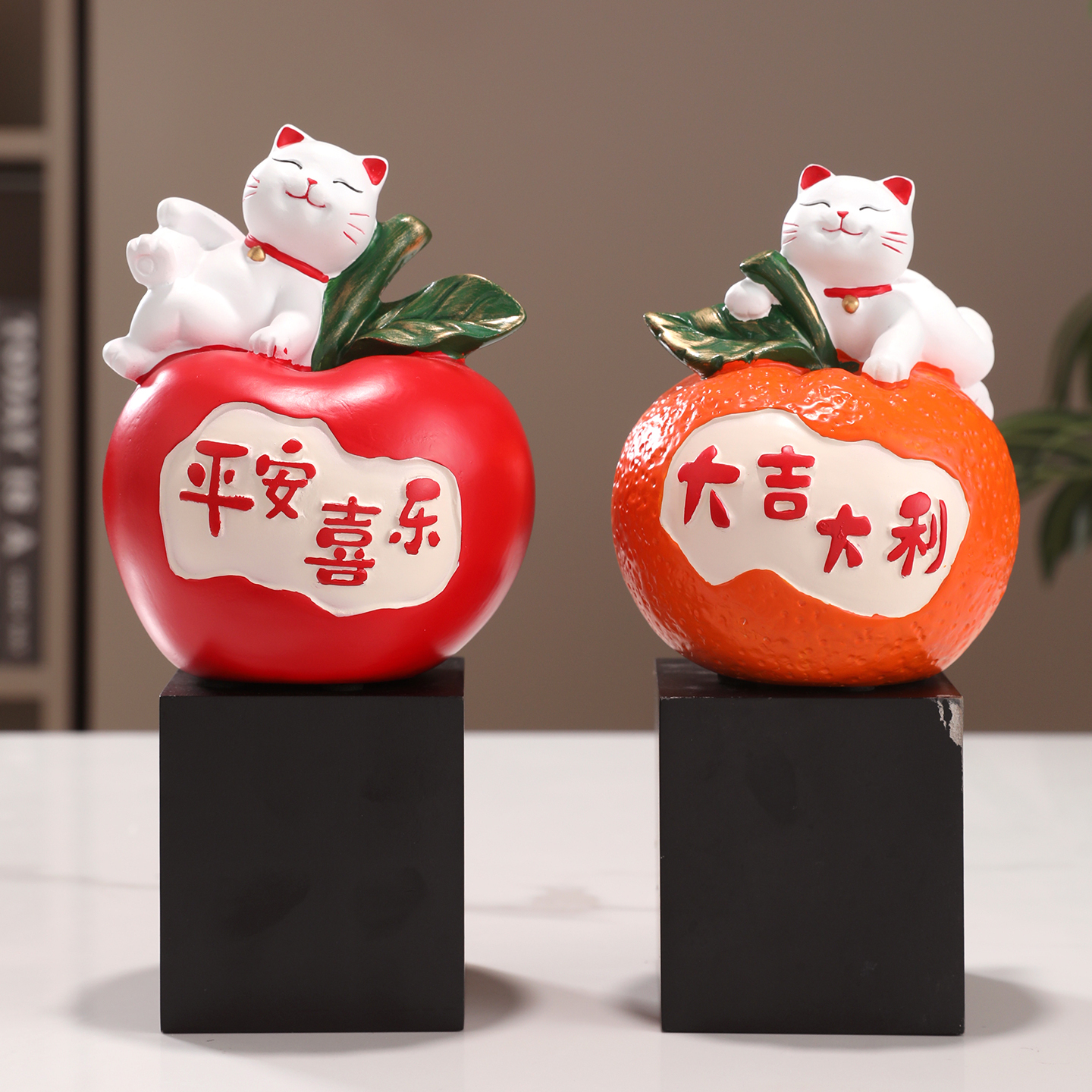 招财猫摆件：办公桌上的财运守护者