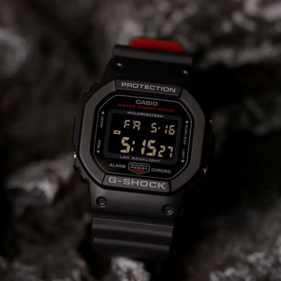 The new Casio classic G-SHOCK black and red double-panel small square digital display men's waterproof DW-5600UHR-1
