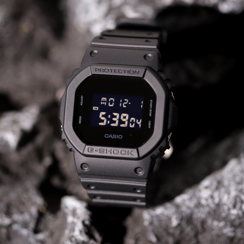 In-Stock Casio G-Shock Classic Simple Quartz Men's and Women's Waterproof Digital Display Cool Black Watch Dw-5600Ubb-1