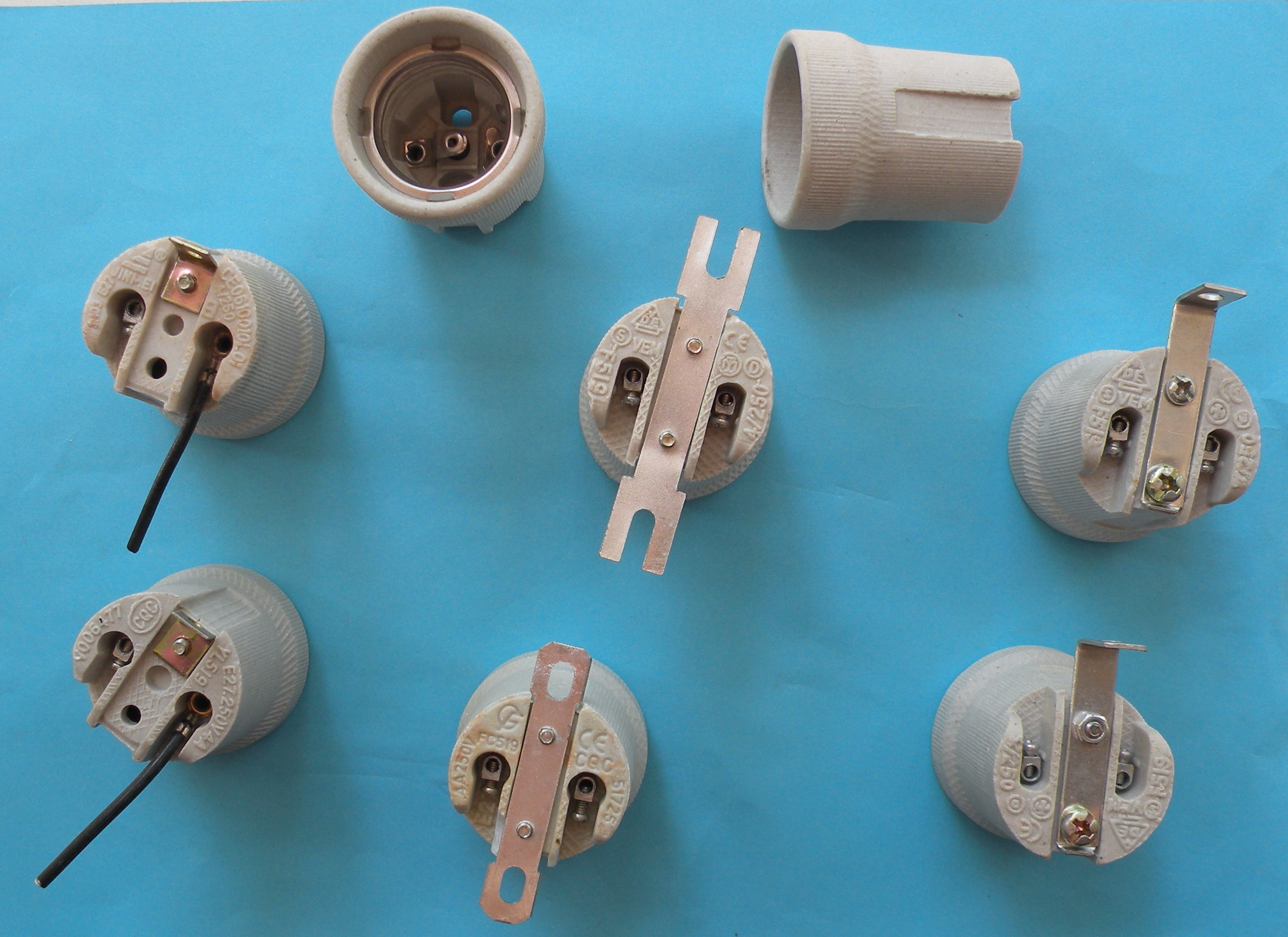Fine ceramic machining high temperature resistant ceramic lamp head 4A250V Various specifications