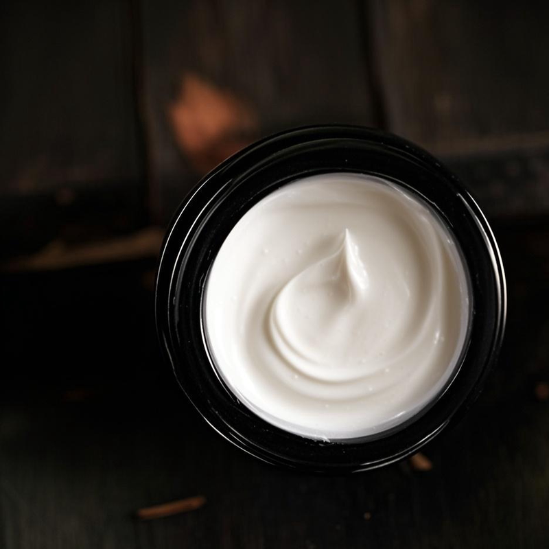 【The “Contour Firming Aesthetics” That Uses Oil to Rejuvenate the Skin】Sandalwood Rose Hot Code Ji “Base Essential Oil Cream”