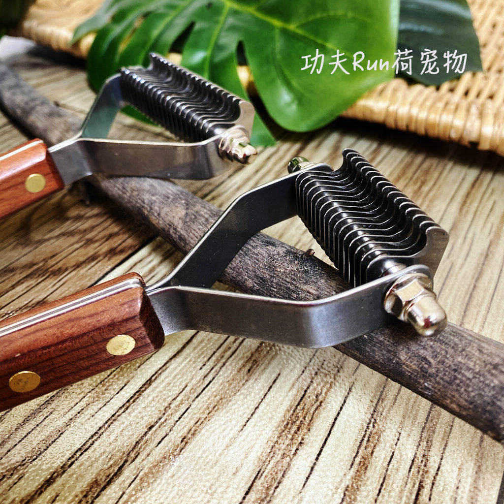 Taiwan Boat Notes Pear Blossom Wood Y Type Comb Pet Dog Cat Falling Hair Use Bottom Suede Scraper to die Mao Kaitie Beauty