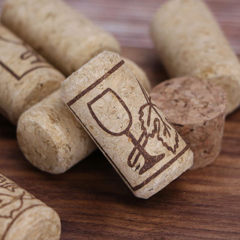 赤ワインのコルク、ワインボトルのコルク、ガラスのボトルのコルク、ホットフラワーの赤ワインのボトルのコルク、円錐形の木製のコルク