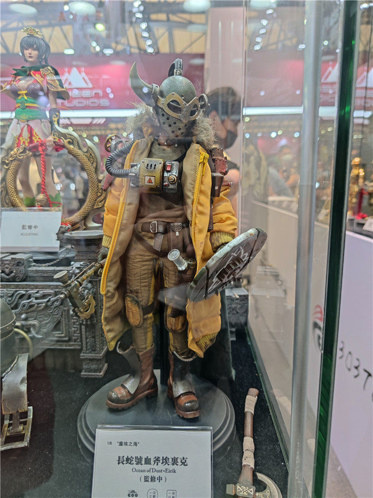 COOMODEL 1 6 SEA OF DUST SNAKE BLOOD AXE ERIC takes the order first