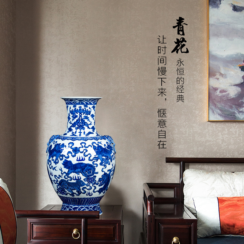 Antique Chinese jingdezhen ceramics qianlong vase hand - made porcelain of blue and white porcelain bottle furnishing articles sitting room adornment