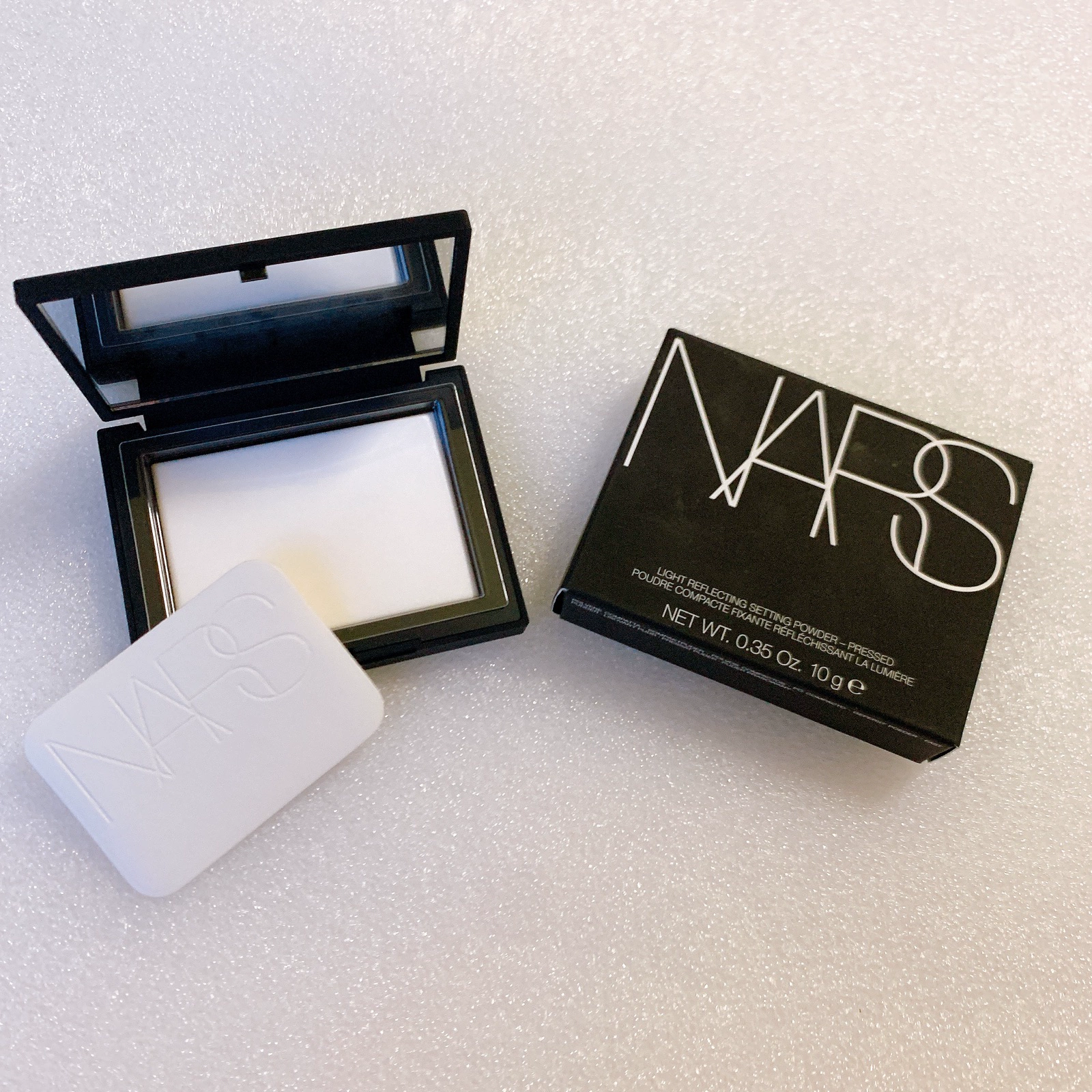 NARS màu nude trong suốt màu mật ong bột bánh bột lỏng bánh bông lan lớn màu trắng có bông phấn, kiểm soát dầu và trang điểm 10g - Bột nén