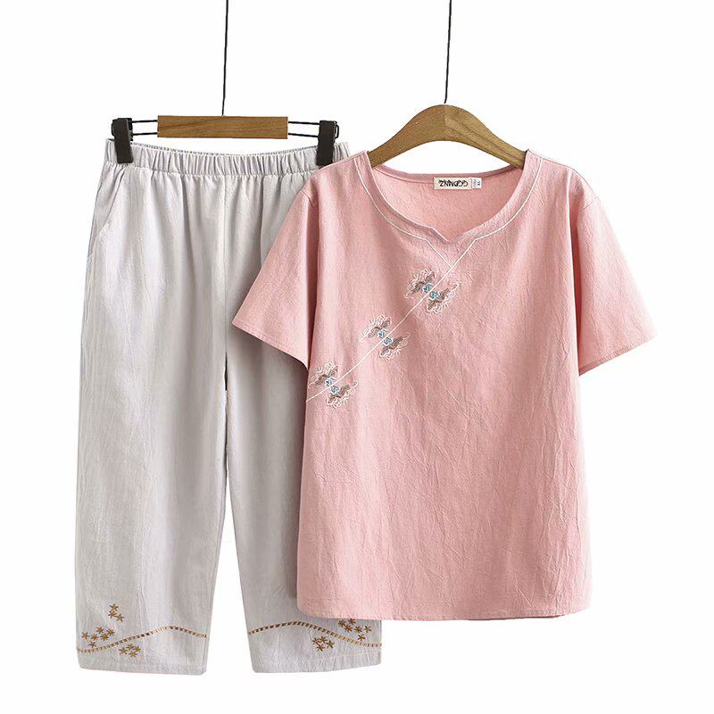 Middle-aged two-piece 2020 summer dress cotton and linen embroidery suit large size short-sleeved T-shirt cropped pants middle-aged and elderly women's summer t