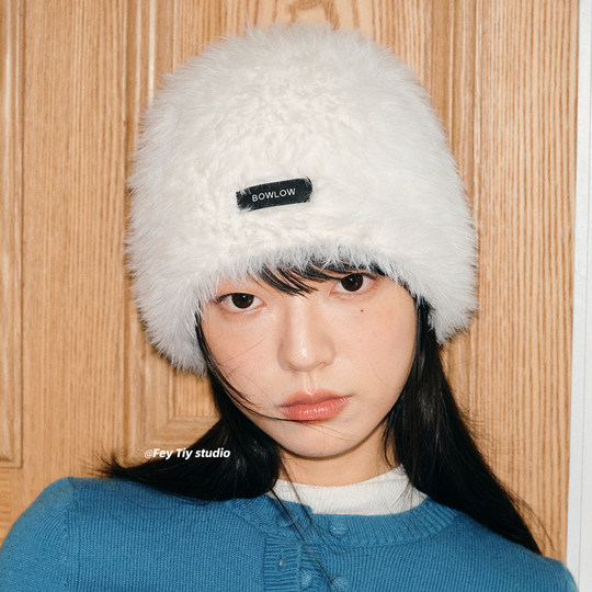 Nice-shaped, atmospheric, plush, warm knitted hat