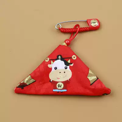 Zodiac cow, rat and pig Cute triangle bag storage fetal hair bag Baby evil amulet lucky bag Peach core pin