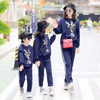 Màu đỏ lưới với quần áo mùa thu cha mẹ-con 2018 mới mẹ và con vui vẻ vui vẻ rung lắc trang phục mẹ đặt trang trí nhà quần áo em bé