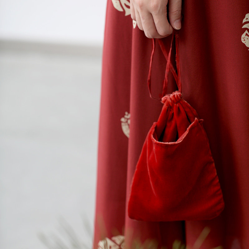 The Temple Mount is also rare to retro real silk suede knotted and drawn by hand in a small and small size