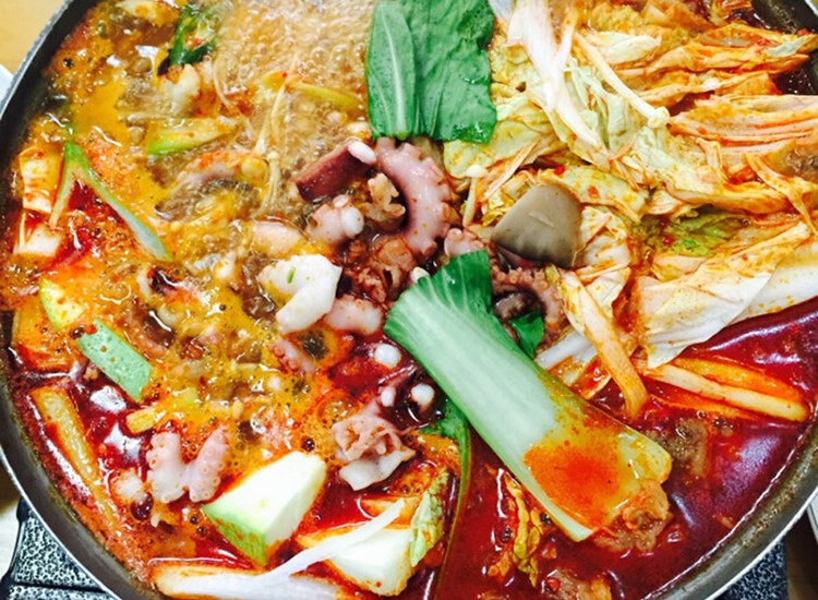 火锅底料用处大,能煮火锅能煮面