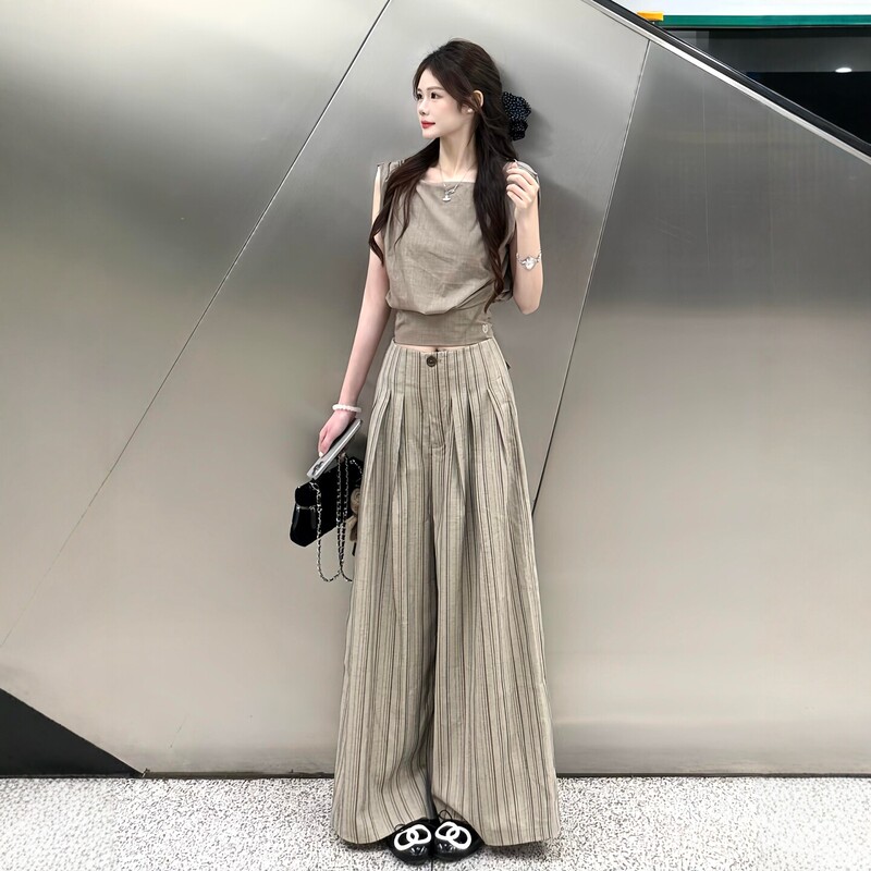Korean-Style High-End Sports Suit for Women, Summer Slim-Fit Fashionable Sleeveless Top and Wide-Leg Pants Casual Two-Piece Set Korean-Style High-End Sports Suit for Women, Summer Slim-Fit Fashionable Sleeveless Top and Wide-Leg Pants Casual Two-Piece Set