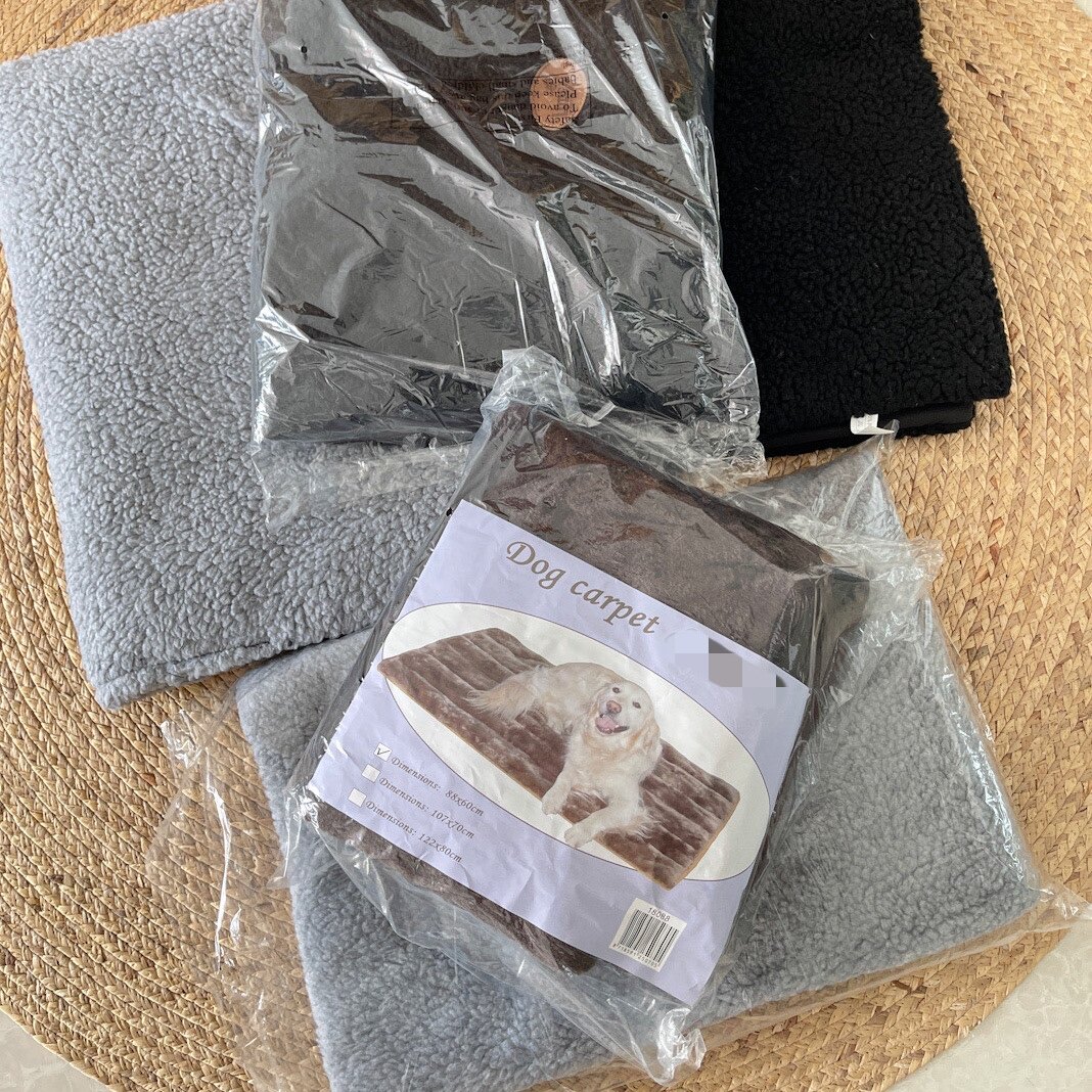 Pet Plush Cushion Blanket Ground Mat anti-cold lamb suede Dog cushion cage Cushion Fights Teddy Air Conditioning Blanket