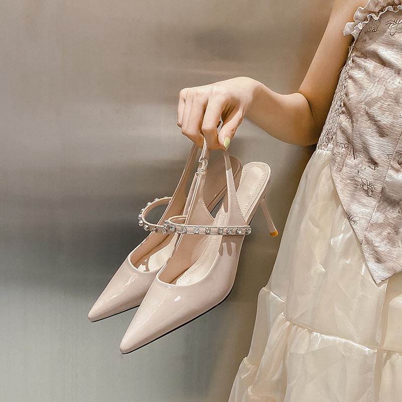 Chen Xiaofan one word belt sandals female 2022 summer new nude pink Baotou fine heel patent leather pointed toe back empty high heels