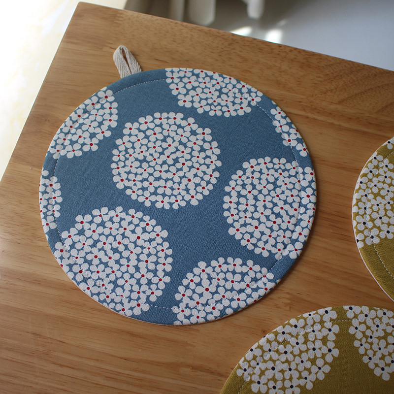 Embroidered ball flower Nordic round clip cotton heat insulation dining cushion bowl cushion cotton linen fabric handmade cup cushion tea cushion