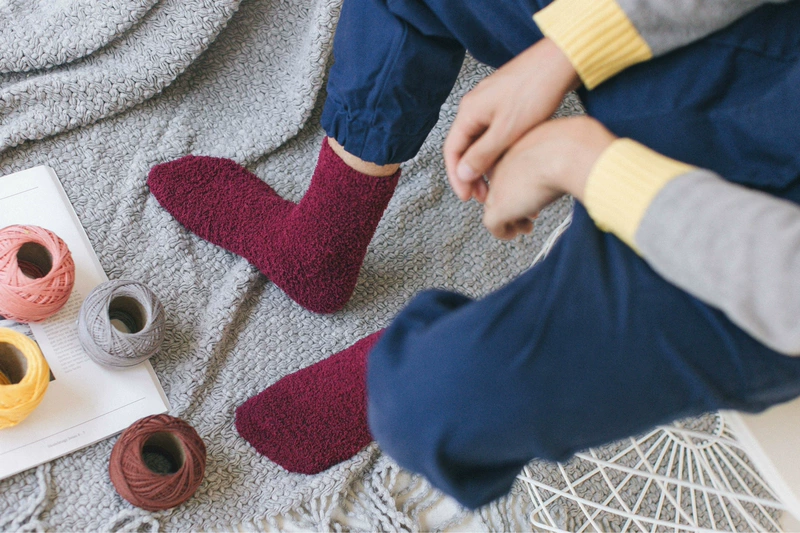 Mùa đông ấm áp màu rắn mùa thu và mùa đông nửa nam cashmere vớ trung bình ống dày lông cừu san hô nhà sàn