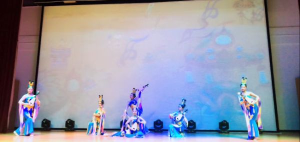 Atmospheric high-end folk dance Caiwei dance etiquette state dance flying sky rebound pipa dance Jiangnan rain dance Taihu beautiful dance