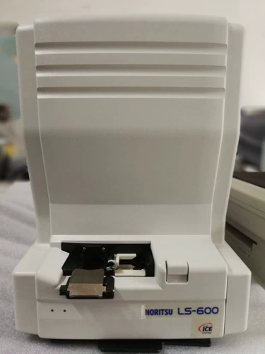 Фили -отрицательный сканер Noviri LS600 подходит для 135 резиновых рулонов в Японии.