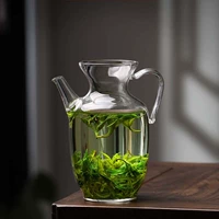 Прозрачный зеленый чай, заварочный чайник