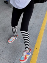 Special BORAKOO Korea East Gate Spring new aran black and white stripe stitching elastic Slim Leggings