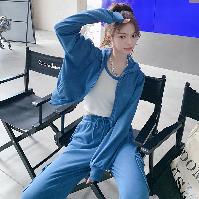 Leisure sports suit female spring 2023 new fashion trend red fried street with a hat jacket three pieces